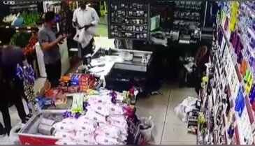 Silahlı soyguncu marketi böyle soydu