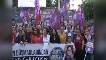 Kadınlardan Galatasaray Meydanı'nda eylem