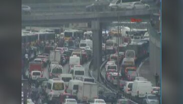 İstanbul'da metrobüs kazası - 1