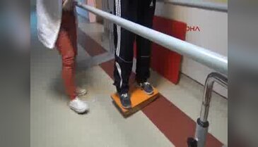 7 aylık kızıyla birlikte konuşmayı yeniden öğrenecek