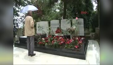 Erol Simavi mezarı başında anıldı