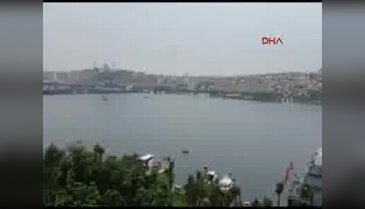 Patlama sırasında yükselen duman Karaköy'den görüntülendi