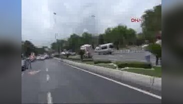 Ambulanslara eskortluk eden polis kaza yaptı