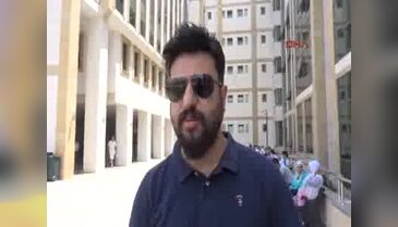 Sahneyi'de Cübbeyi'de bir arada götürüyor