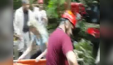 Sakarya'da traktör 50 metrelik uçurumdan dereye yuvarlandı: 1 ölü, 1 yaralı