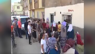 Altınlarını çaldıkları ev sahibi kadını yaralayıp kaçtılar