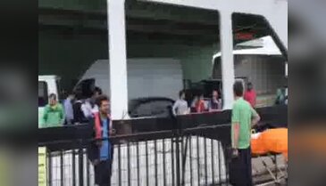 Sirkeci'de arabalı vapur iskeleye çarptı: 3 yaralı - 1
