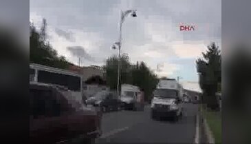 Elazığ'da karşı yöne geçen pikap, 2 araca çarptı 6 yaralı