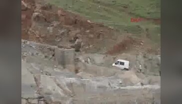 Muş'ta bomba yüklü minibüs imha edildi