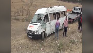 Gaziantep'te minibüs devrildi 8 yaralı