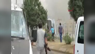 Mardin'in Midyat ilçesinde Emniyet Müdürlüğü önünde patlama - 4