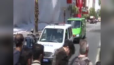 Terör kurbanı çiftin cenazesi İstanbul Üniversitesi'ne götürülürken olay yerinden geçirildi