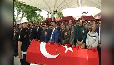 İstanbul Fatih Camii'ndeki Şehit cenazelerinde gerginlik