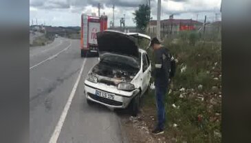 Kocaeli'nde takla atan otomobilinden kurtuldu telefonla kazayı bildirdi