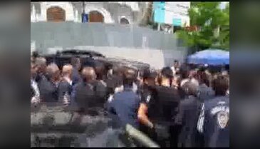 Kılıçdaroğlu'nun camiden ayrılışı sırasında gerginlik