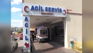 Şanlıurfa'da ambulans bariyerlere çarptı: 3 yaralı