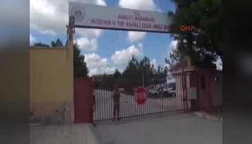 Eskişehir'de diplomasını cezaevinde dekandan aldı