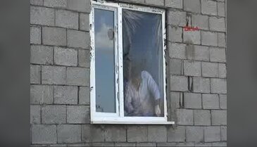 Yüksekova'da pencerelere naylonlu çözüm