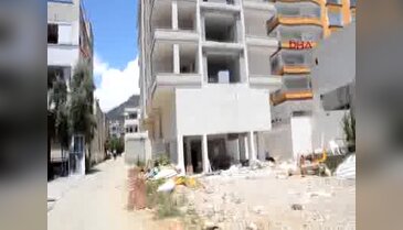 Anamur'da halat koptu işçiler asansörle birlikte yere çakıldı