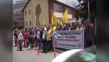 Eskişehir'de Çocuk Hakları Sözleşmesi kitabını öğrencilere dağıtan öğretmene soruşturma