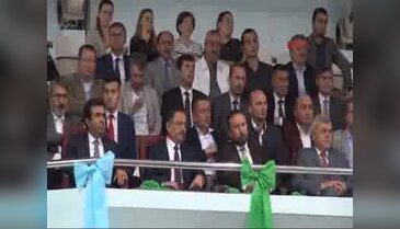 Bakan Özhaseki, İzmit'te öğretmenlere bisiklet dağıttı