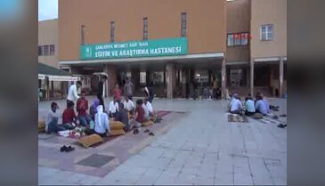 Şanlıurfa'da hastane bahçesinde 'İmece usulü' iftar