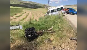 Öğrenci servisi TIR'la çarpıştı: 3 ölü, 7 yaralı