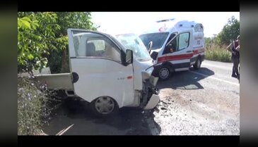 Bursa'da otomobil ile kamyonet çarpıştı: 4 yaralı