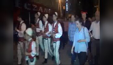 Bursa'da balkan ezgileri çalarak polis merkezine sahur yapmaya gittiler