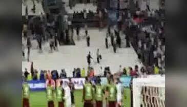 Marsilya karıştı, İngiliz ve Rus taraftarlar birbirlerine girdi