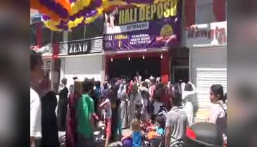 Batman'da yeni açılan halı mağazasında indirim kuponu izdihamı