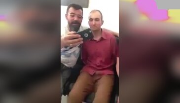 Akılalmaz görüntü! Polisten seri katille selfie!