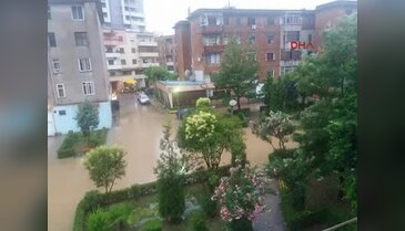 Arnavutluk seller ile boğuşuyor