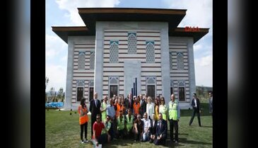 Cumhurbaşkanı Erdoğan, cami inşaatında incelemelerde bulundu