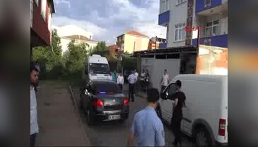 Tartıştığı karısını boğazından bıçaklayarak öldürdü