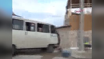 Eskişehir'de İşçi taşıyan minibüs kaza yaptı: 8 yaralı