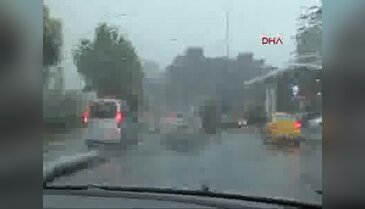İstanbul'u kara bulutlar sardı sağanak yağmur başladı