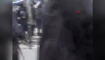 Paris'te polis eylemcilere biber gazı ve tazyikli su ile müdahale etti