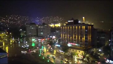 Bursa'da geceyi şimşekler aydınlattı
