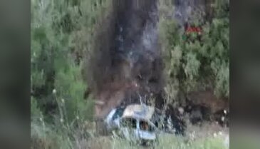 Manisa'da yanan otomobilde ceset bulundu