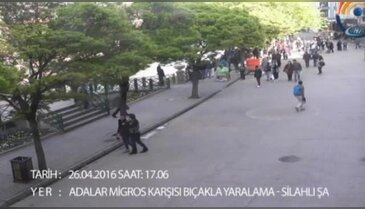 Sokak ortasında bıçaklı kavgaya böyle müdahale edildi