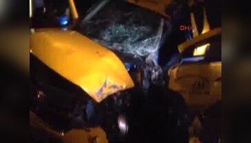 Kocaeli'de servis aracıyla çarpışan taksinin sürücüsü yaralandı