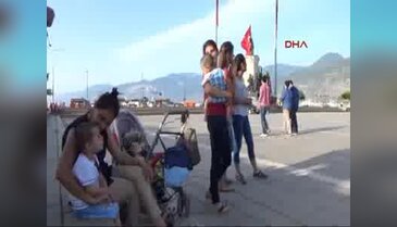 Havada evlenme teklifi yaptı, yerde yüzüğü taktı
