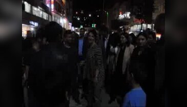 HDP'li vekiller iftar sonrası Hakkarili vatandaşlarla bir araya geldi