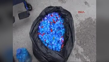 Öğrenciler mavi kapaklarla öğretmene tekerlekli sandalye aldı
