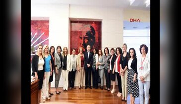 Kılıçdaroğlu, CHP Kadın Kolları Genel Başkanı Fatma Köse ve MYK üyeleriyle görüştü