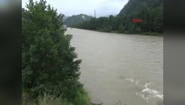 JÖAK timleri İkizdere Deresi'nde kayıp yaşlı adamı arıyor