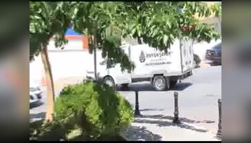 Kadıköy'deki akıl almaz kazada ölen kadının cenazesi Adli Tıp'tan alındı