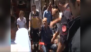Asansörle duvar arasında sıkışınca hastanelik oldu