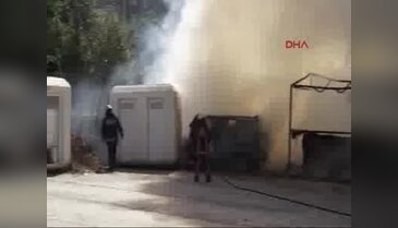 Ataşehir'de büfede çıkan yangın çevredeki araçları da yaktı
